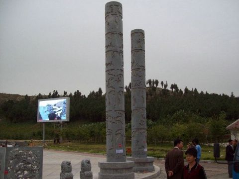 點擊查看詳細信息<br>標(biāo)題：石雕龍柱4 閱讀次數(shù)：1123